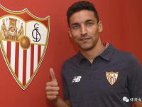 纳瓦斯告别塞维利亚主场，球员们身着特别版球衣致敬传奇