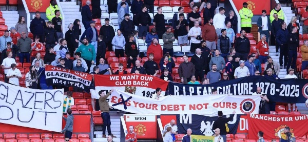 曼联票价调整引发争议，公开售票后迅速售罄，球迷情绪复杂