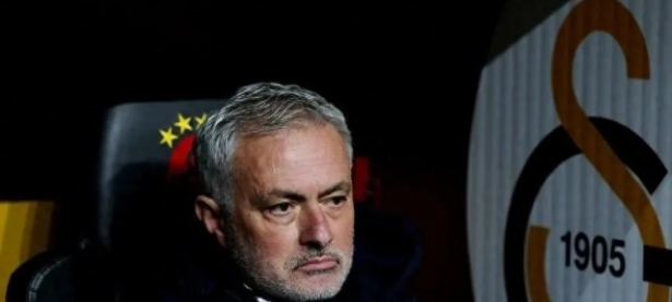 费内巴切管理层紧急会议，首次公开提出解雇穆里尼奥的可能性