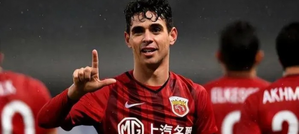 官方宣布，33岁海港外援奥斯卡时隔14年荣耀回归，加盟圣保罗再战绿茵场