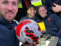 凯恩，我有个奖杯陈列柜，专门放帽子戏法用球！