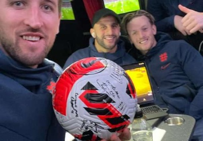 凯恩，我有个奖杯陈列柜，专门放帽子戏法用球！