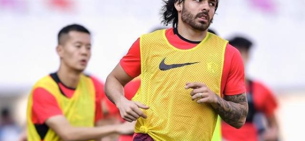 高拉特5亿人民币年薪领跑中国足球市场，孔卡紧随其后