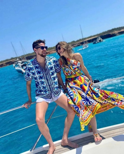 若日尼奥未婚妻深夜神秘对峙,真相背后揭露一段情感纠葛 若日尼奥未婚妻深夜神秘对峙,真相背后揭露一段情感纠葛