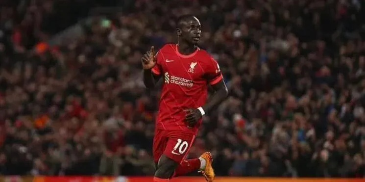 足球传奇马内，从巅峰身价1.5亿欧到年薪4000万，如今身价暴跌至900万，揭秘背后原因！