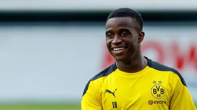 穆科科13岁踢U17狂进球,揭秘背后同龄甚至大龄的真相! 穆科科13岁踢U17狂进球,揭秘背后同龄甚至大龄的真相!