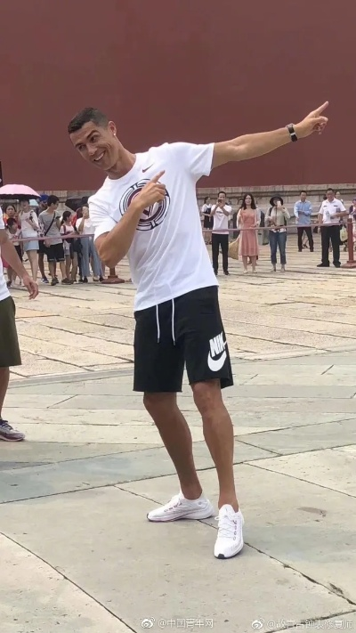 姆巴佩致敬C罗,进球后模仿庆祝动作,赛后转发C罗社媒照片引发热议 姆巴佩致敬C罗,进球后模仿庆祝动作,赛后转发C罗社媒照片引发热议