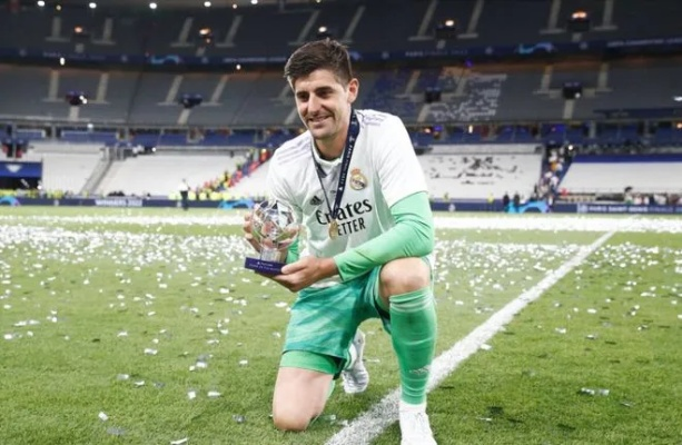 毕竟只有32岁!西媒曝库尔图瓦拒赴沙特,一心求与皇马续约续写辉煌 毕竟只有32岁!西媒曝库尔图瓦拒赴沙特,一心求与皇马续约续写辉煌